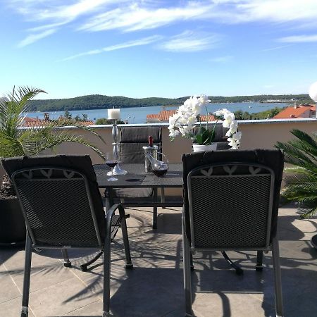 Villa Meli - Apartments Mit Meerblick Medulin Ngoại thất bức ảnh