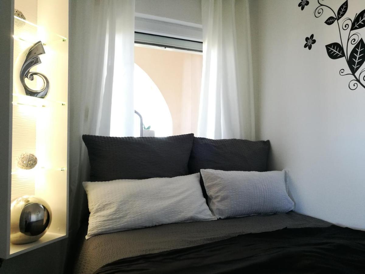 Villa Meli - Apartments Mit Meerblick Medulin Ngoại thất bức ảnh