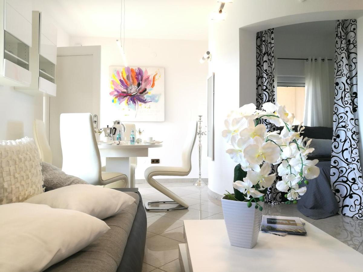 Villa Meli - Apartments Mit Meerblick Medulin Ngoại thất bức ảnh