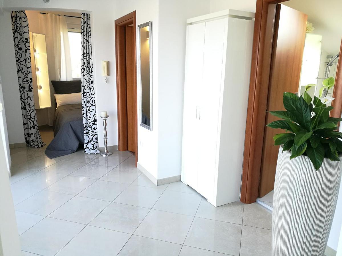 Villa Meli - Apartments Mit Meerblick Medulin Ngoại thất bức ảnh