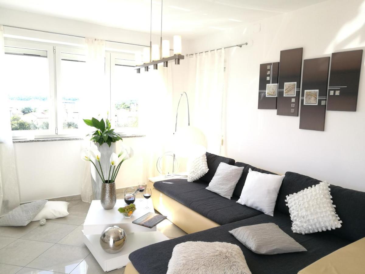 Villa Meli - Apartments Mit Meerblick Medulin Ngoại thất bức ảnh