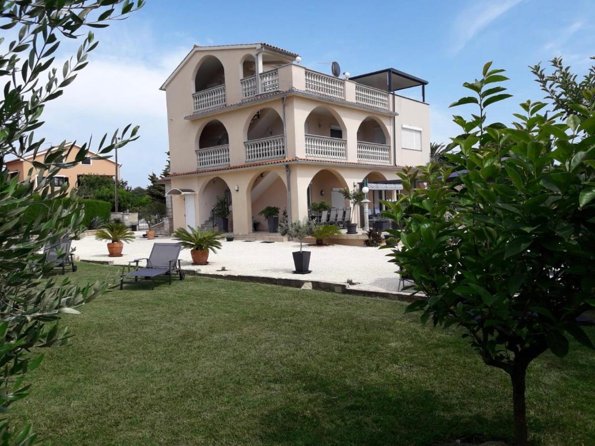 Villa Meli - Apartments Mit Meerblick Medulin Ngoại thất bức ảnh