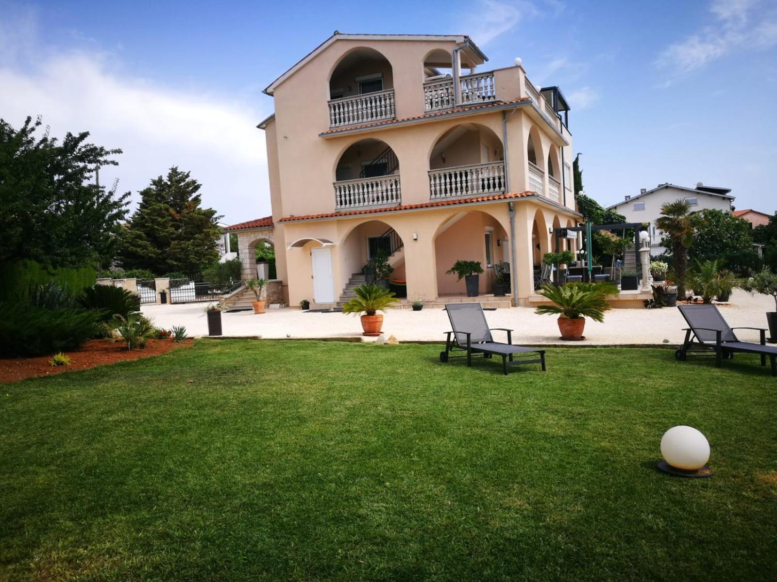Villa Meli - Apartments Mit Meerblick Medulin Ngoại thất bức ảnh